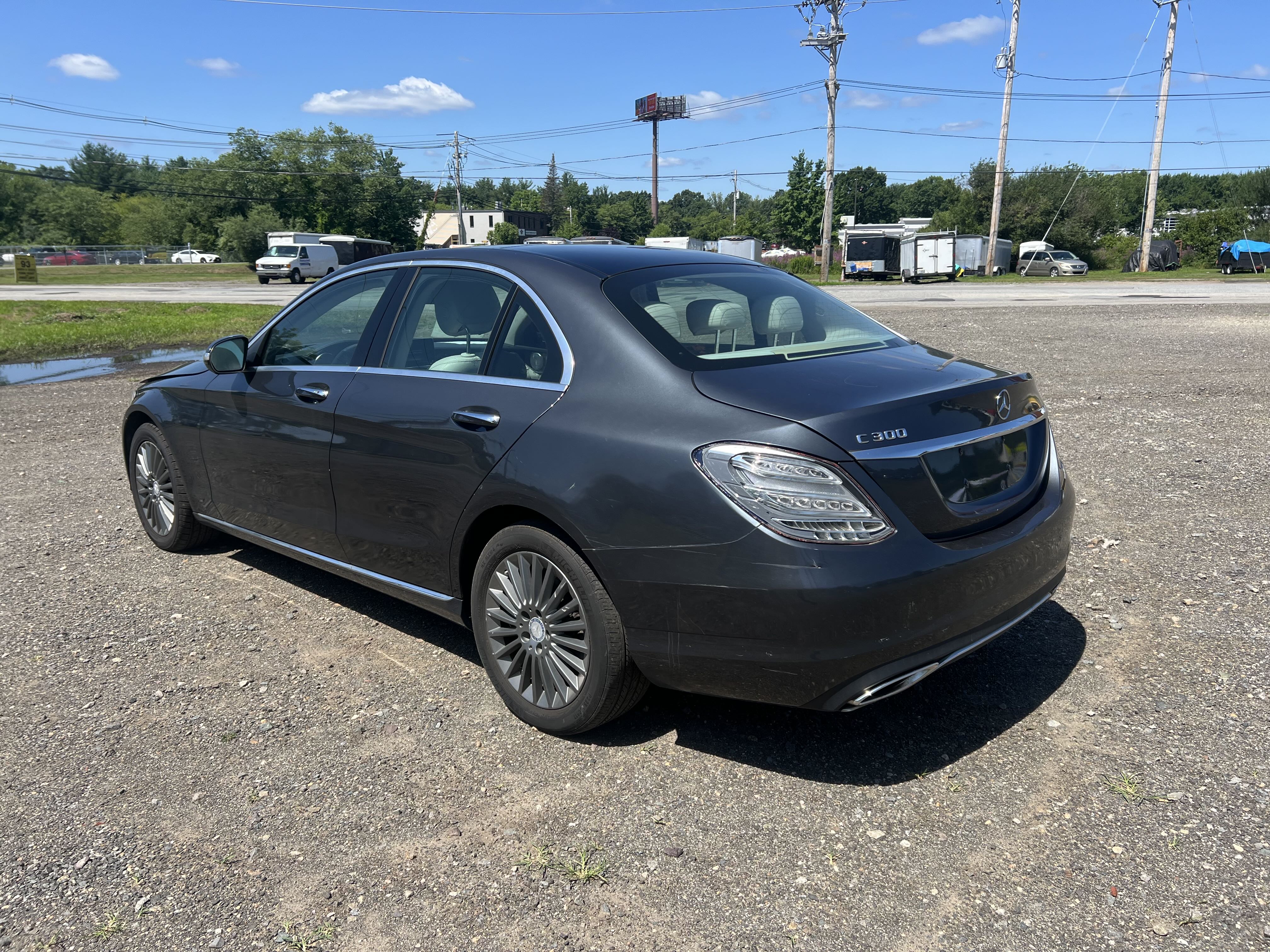 2015 Mercedes-Benz C 300 4Matic vin: 55SWF4KB2FU040362