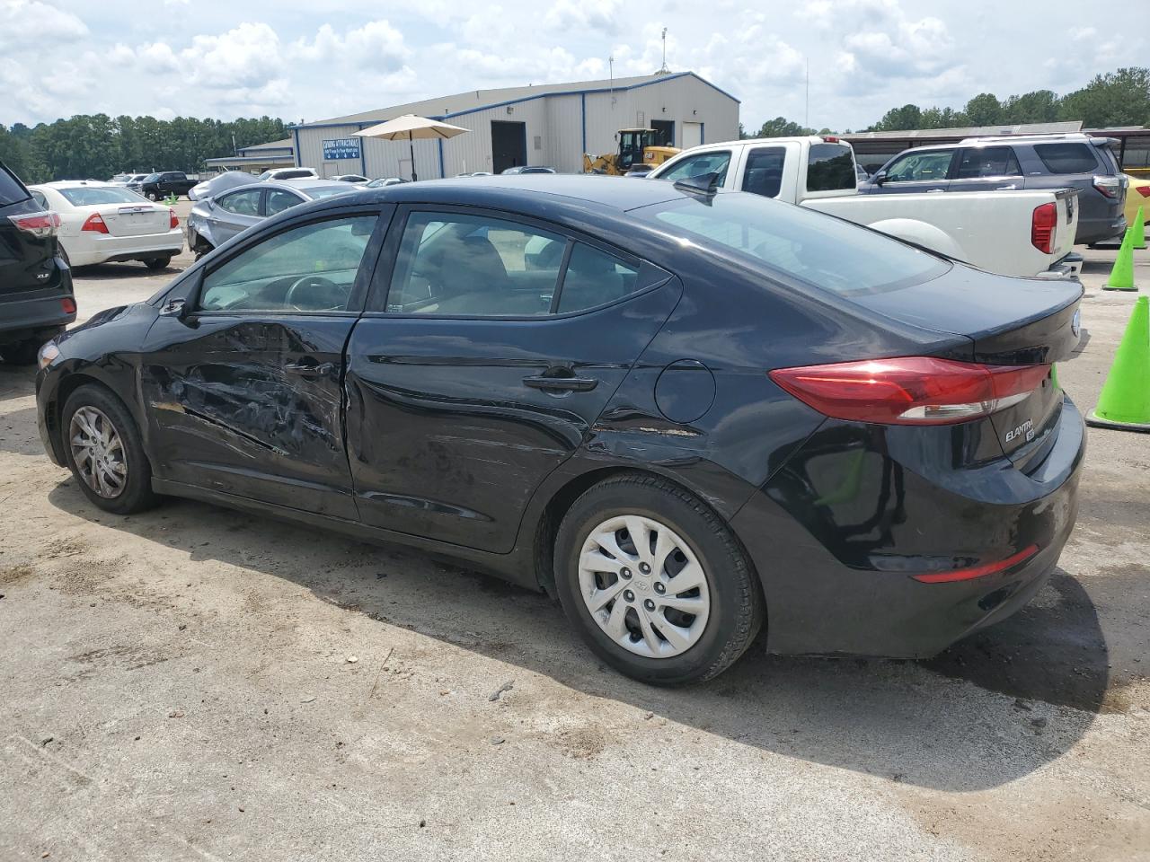 5NPD74LF3JH375003 2018 HYUNDAI ELANTRA - Image 2