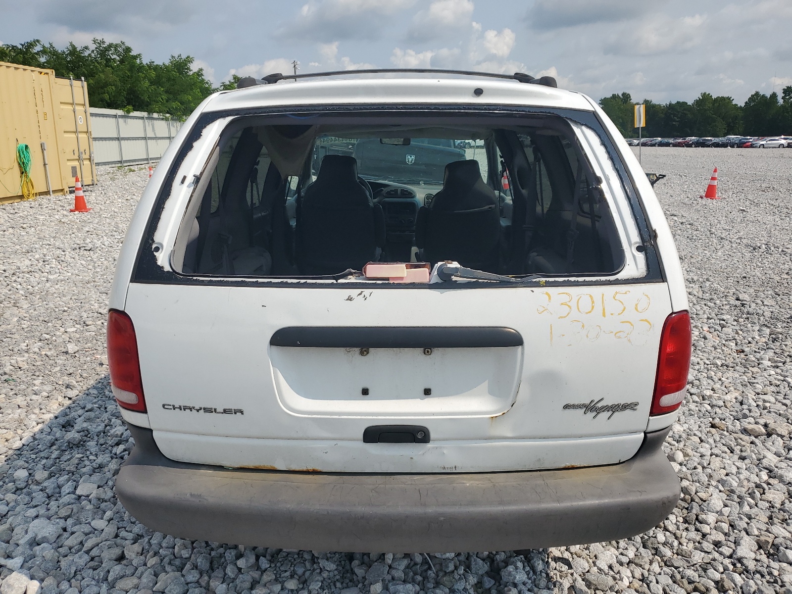 2C4GJ24G2YR833489 2000 Chrysler Grand Voyager