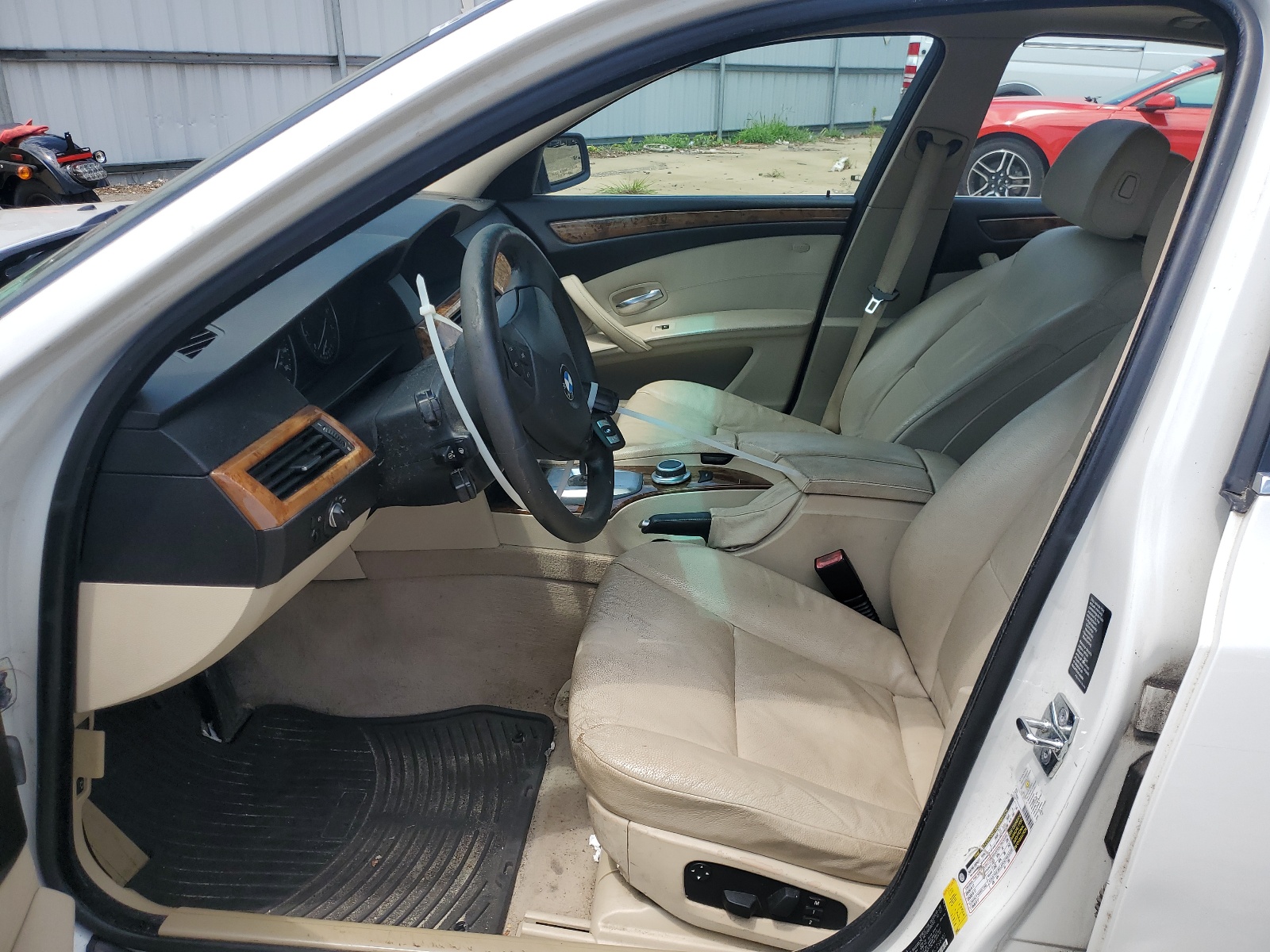 WBANV13508CZ58101 2008 BMW 528 Xi