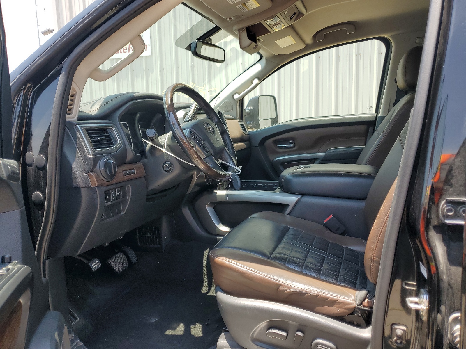 1N6BA1F49JN525873 2018 Nissan Titan Xd Sl