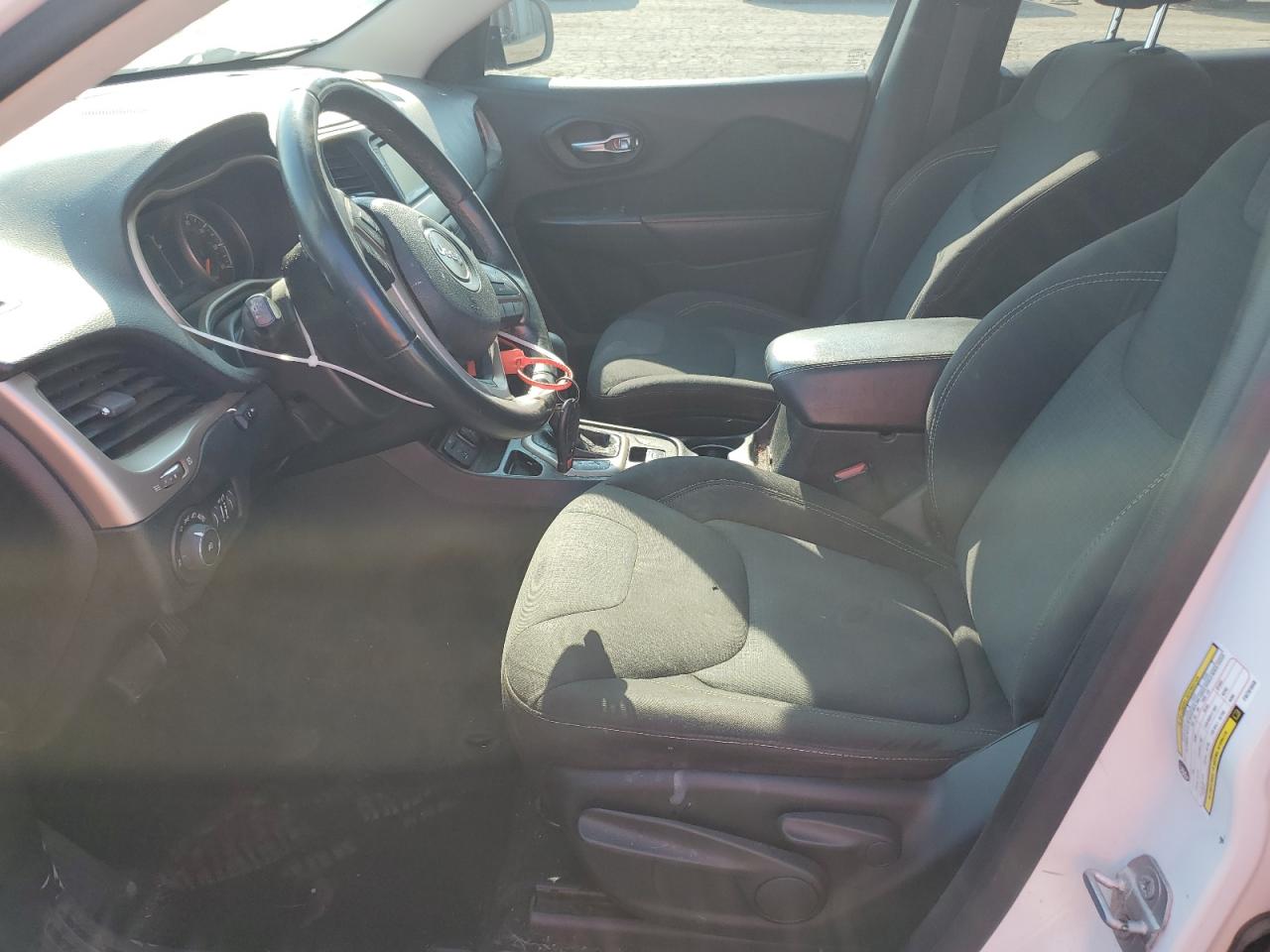 2015 Jeep Cherokee Latitude VIN: 1C4PJLCB5FW781548 Lot: 62869864