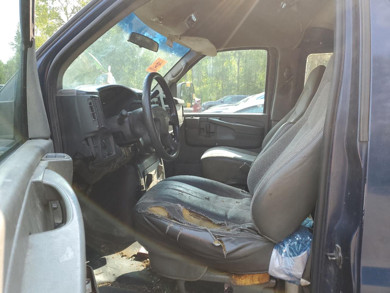 2004 Chevrolet Express G1500 VIN: 1GNFG15T941148363 Lot: 64249924