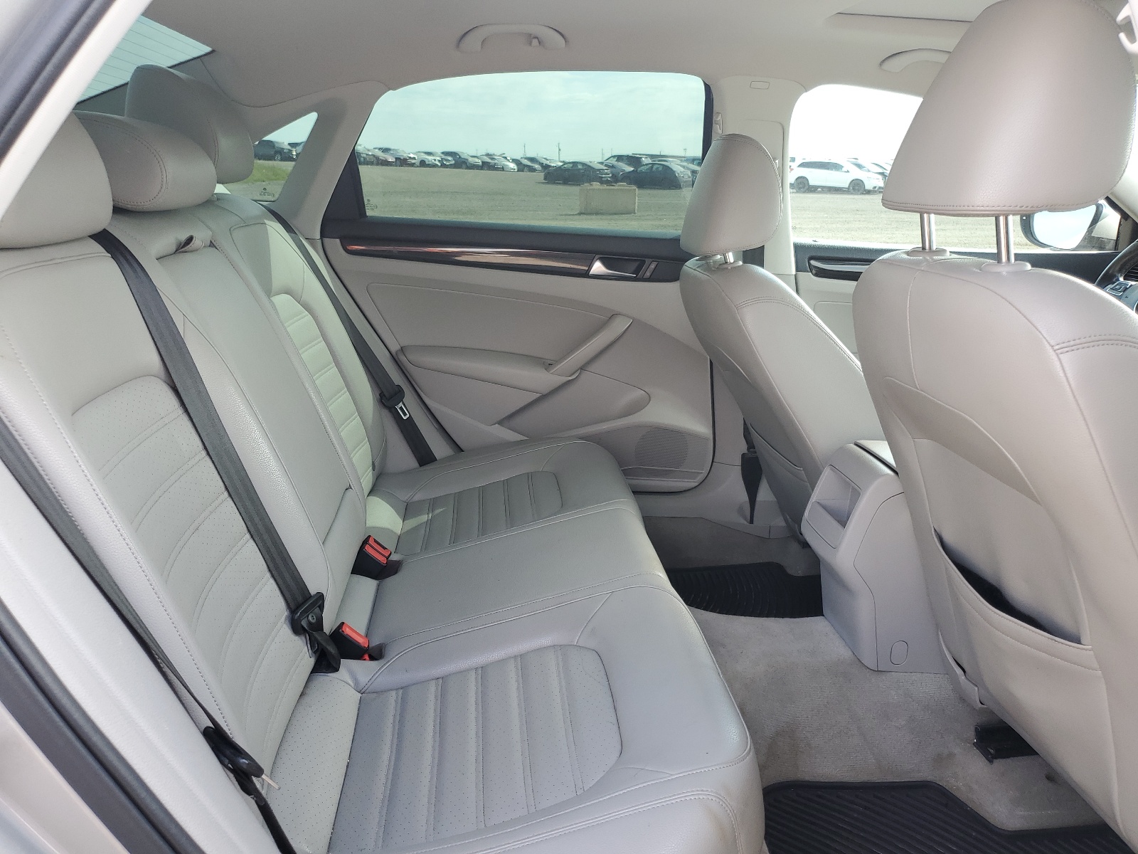 1VWBM7A3XCC011456 2012 Volkswagen Passat Se