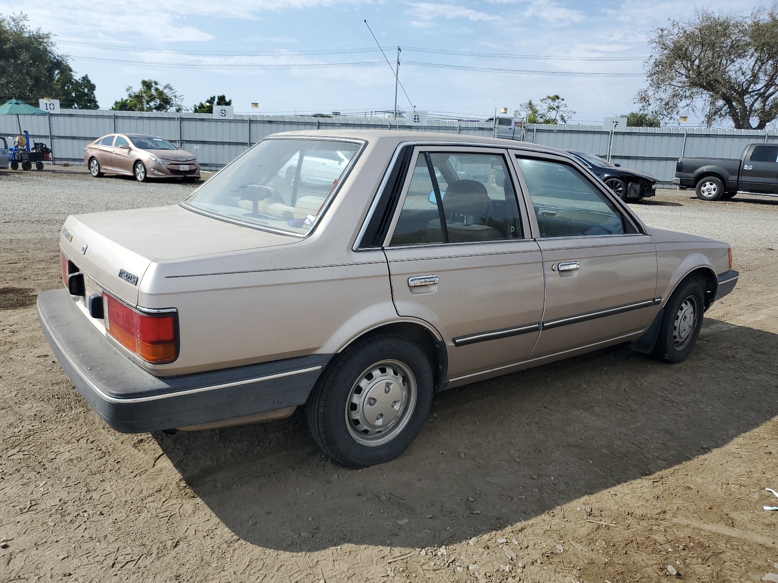 JM1BF2224H0557992 1987 Mazda 323