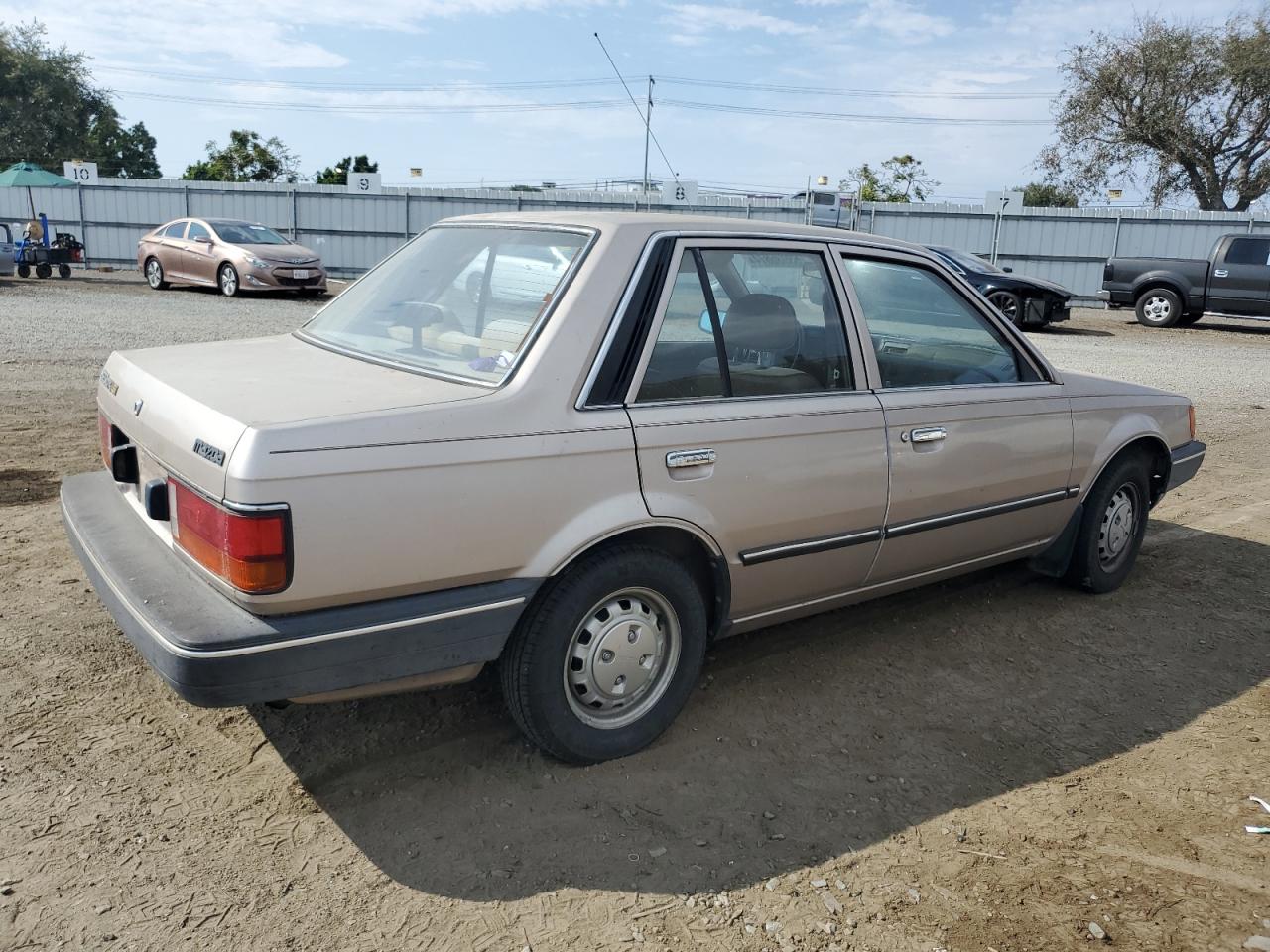 1987 Mazda 323 VIN: JM1BF2224H0557992 Lot: 63936874