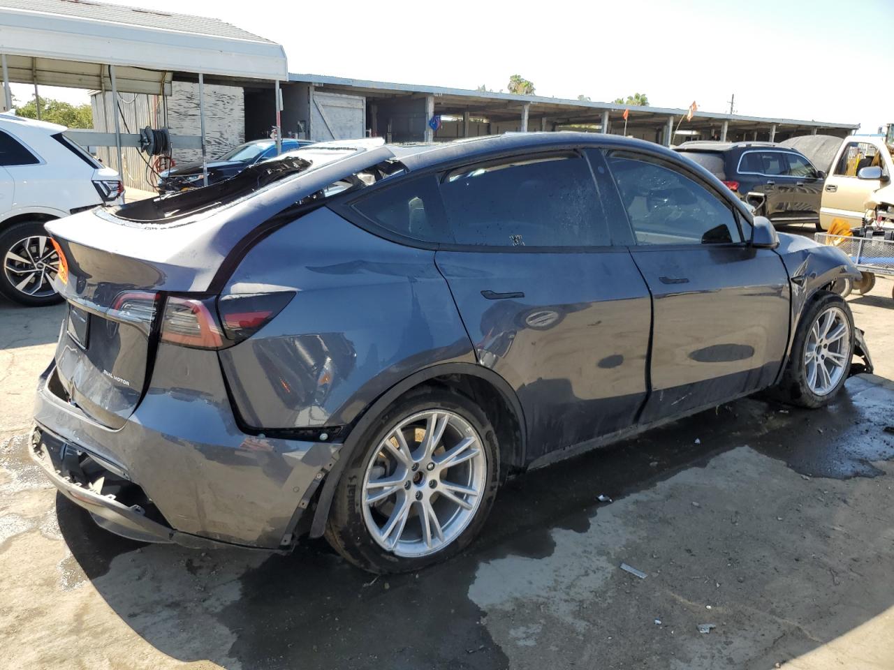 VIN 7SAYGDEE5NF553720 2022 TESLA MODEL Y no.3