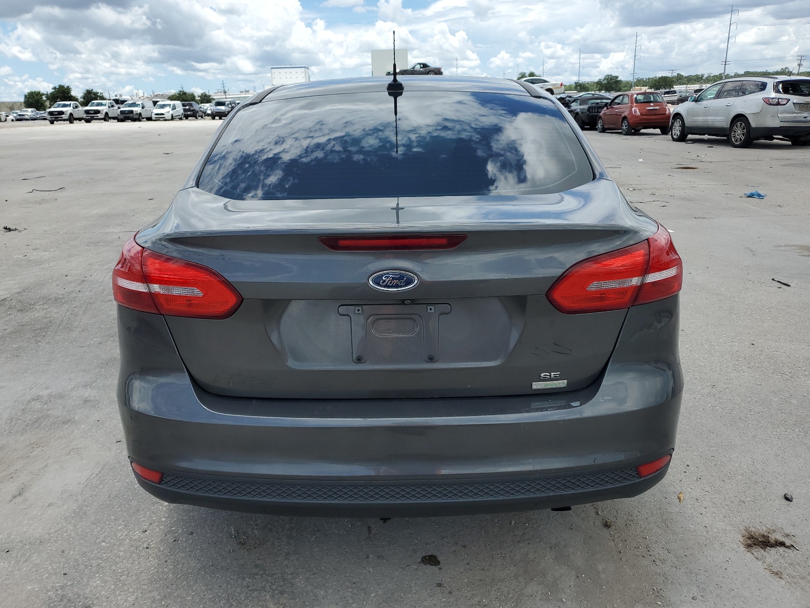 2016 Ford Focus Se vin: 1FADP3FE9GL257190