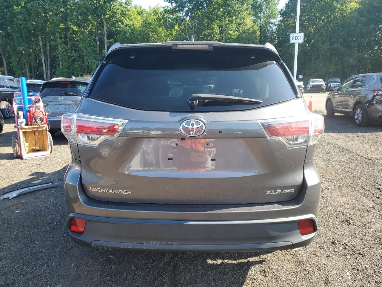 2016 Toyota Highlander Xle VIN: 5TDJKRFHXGS270022 Lot: 64096554