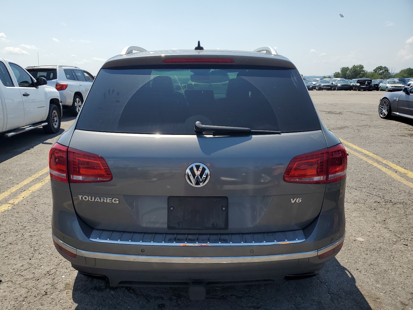 WVGEF9BP2GD010644 2016 Volkswagen Touareg Sport