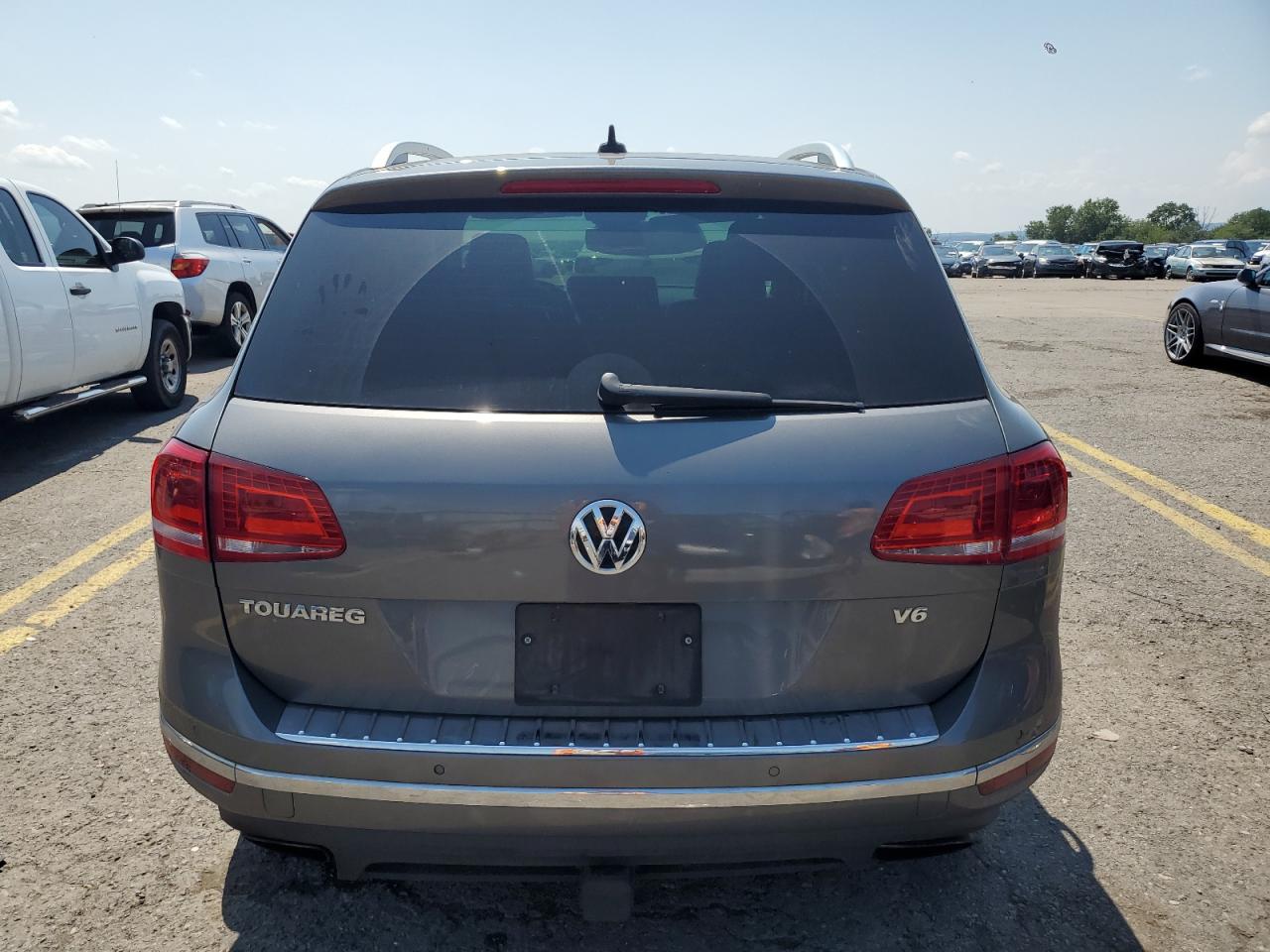 2016 Volkswagen Touareg Sport VIN: WVGEF9BP2GD010644 Lot: 61432934