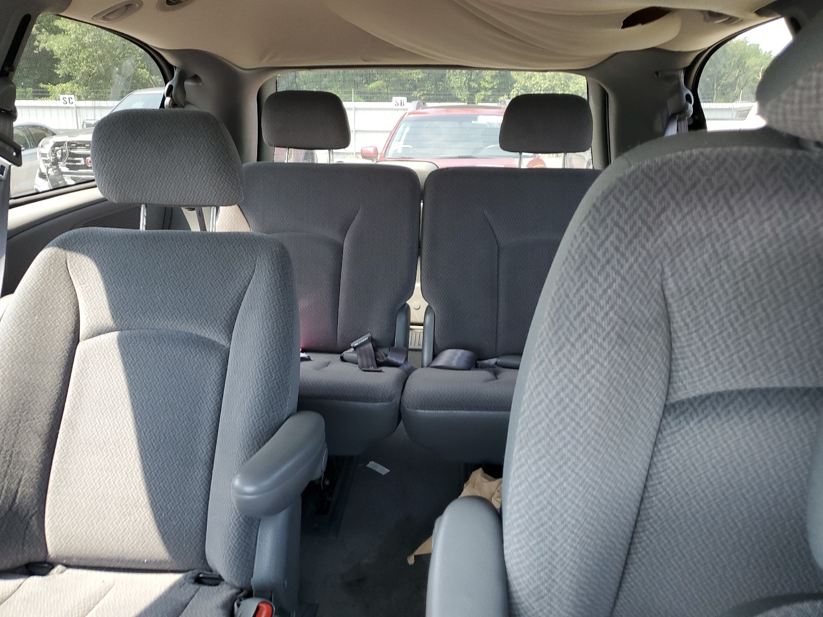 2C8GP44R94R576593 2004 Chrysler Town & Country Lx