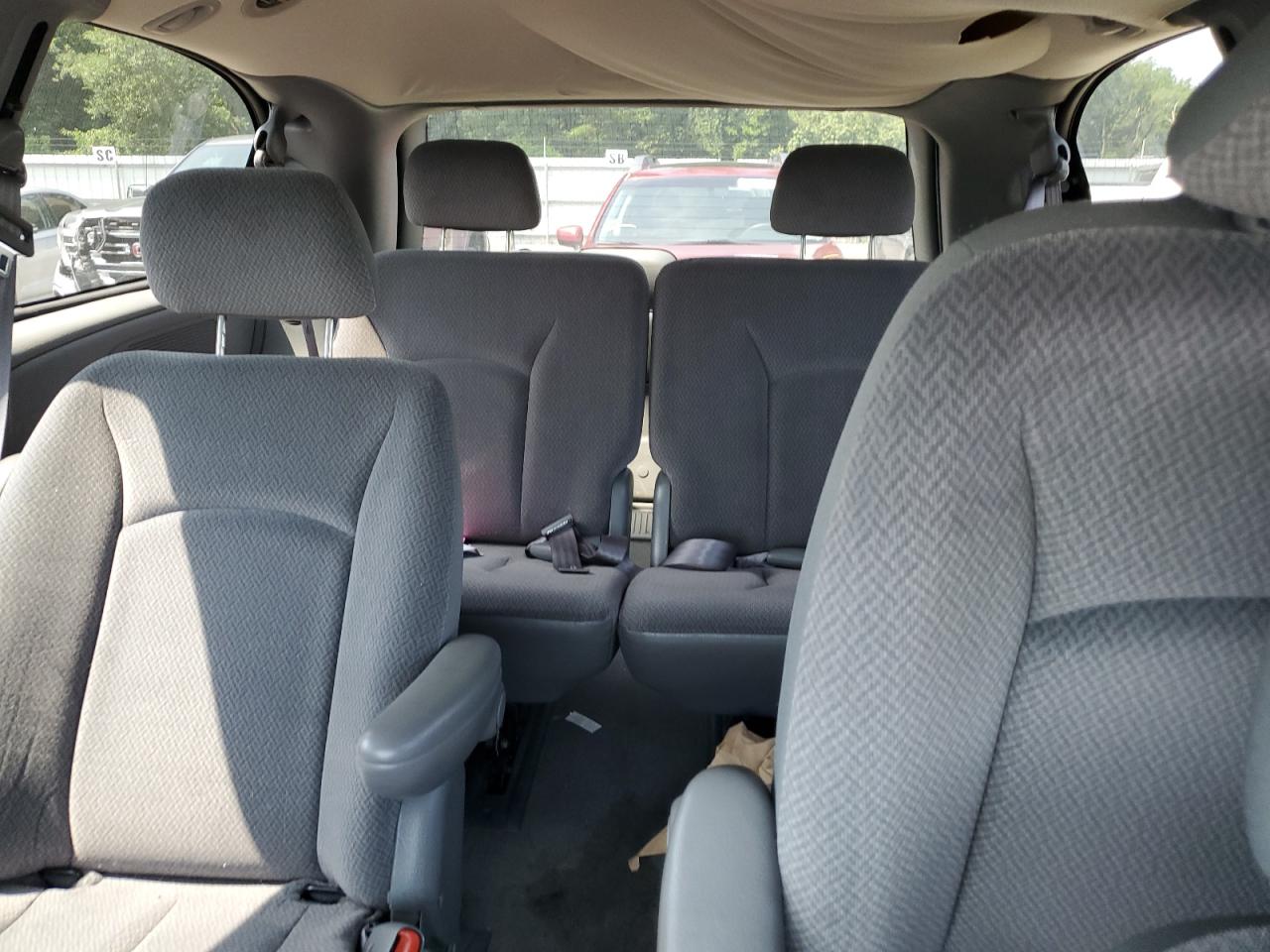 2004 Chrysler Town & Country Lx VIN: 2C8GP44R94R576593 Lot: 65043434