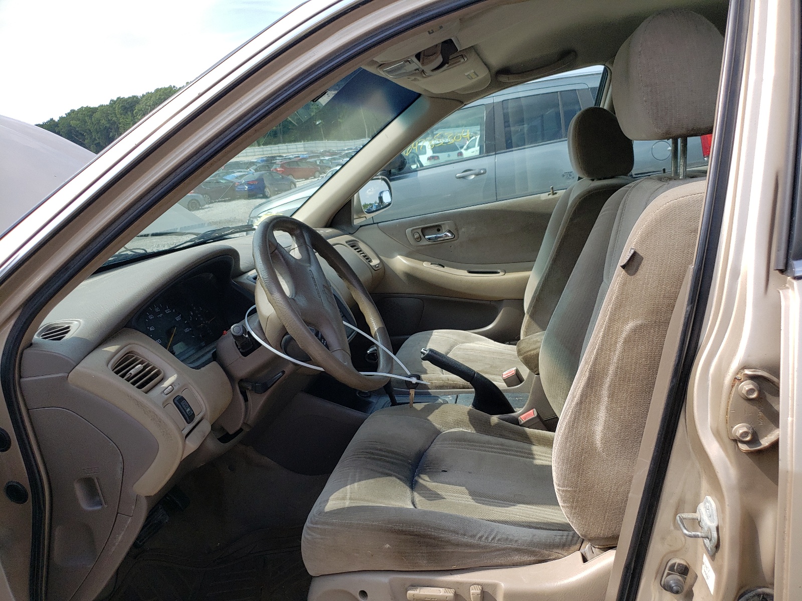 1HGCG164XYA078883 2000 Honda Accord Lx