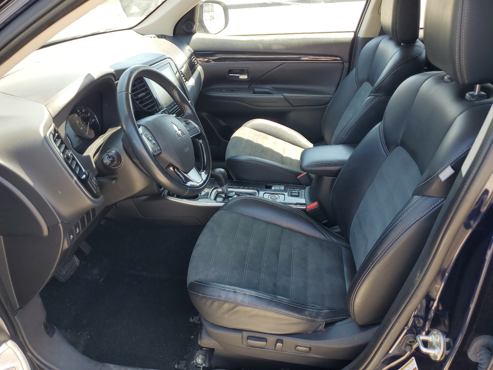 JA4AZ3A34LZ043903 2020 Mitsubishi Outlander Se