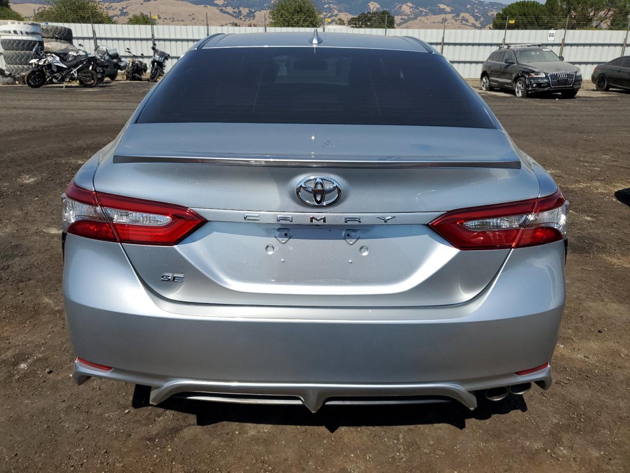 2018 Toyota Camry L VIN: 4T1B11HK7JU617550 Lot: 62187854