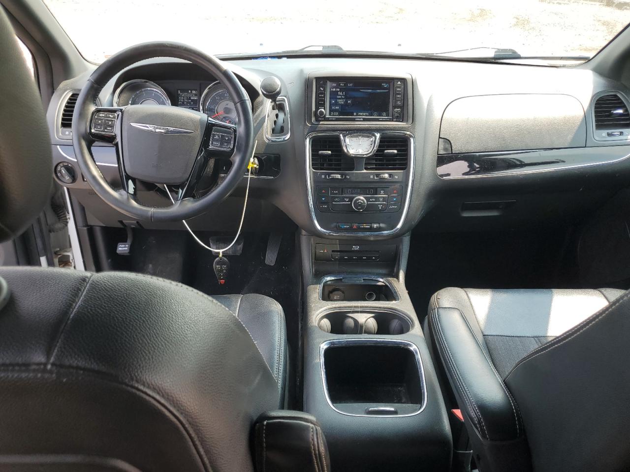 2015 Chrysler Town & Country S VIN: 2C4RC1HG1FR645888 Lot: 64104314