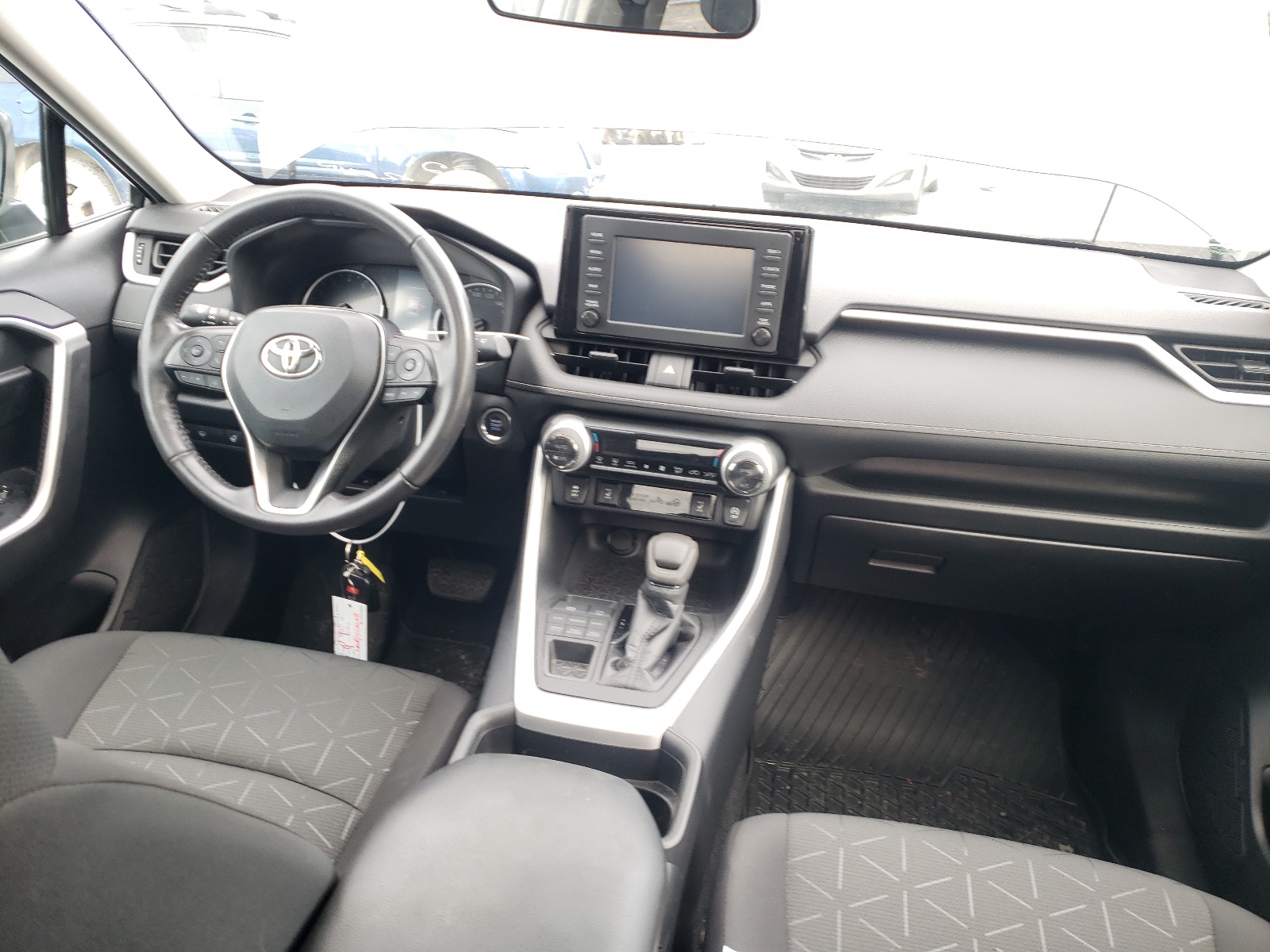 2T3R1RFV9MC238718 2021 Toyota Rav4 Xle