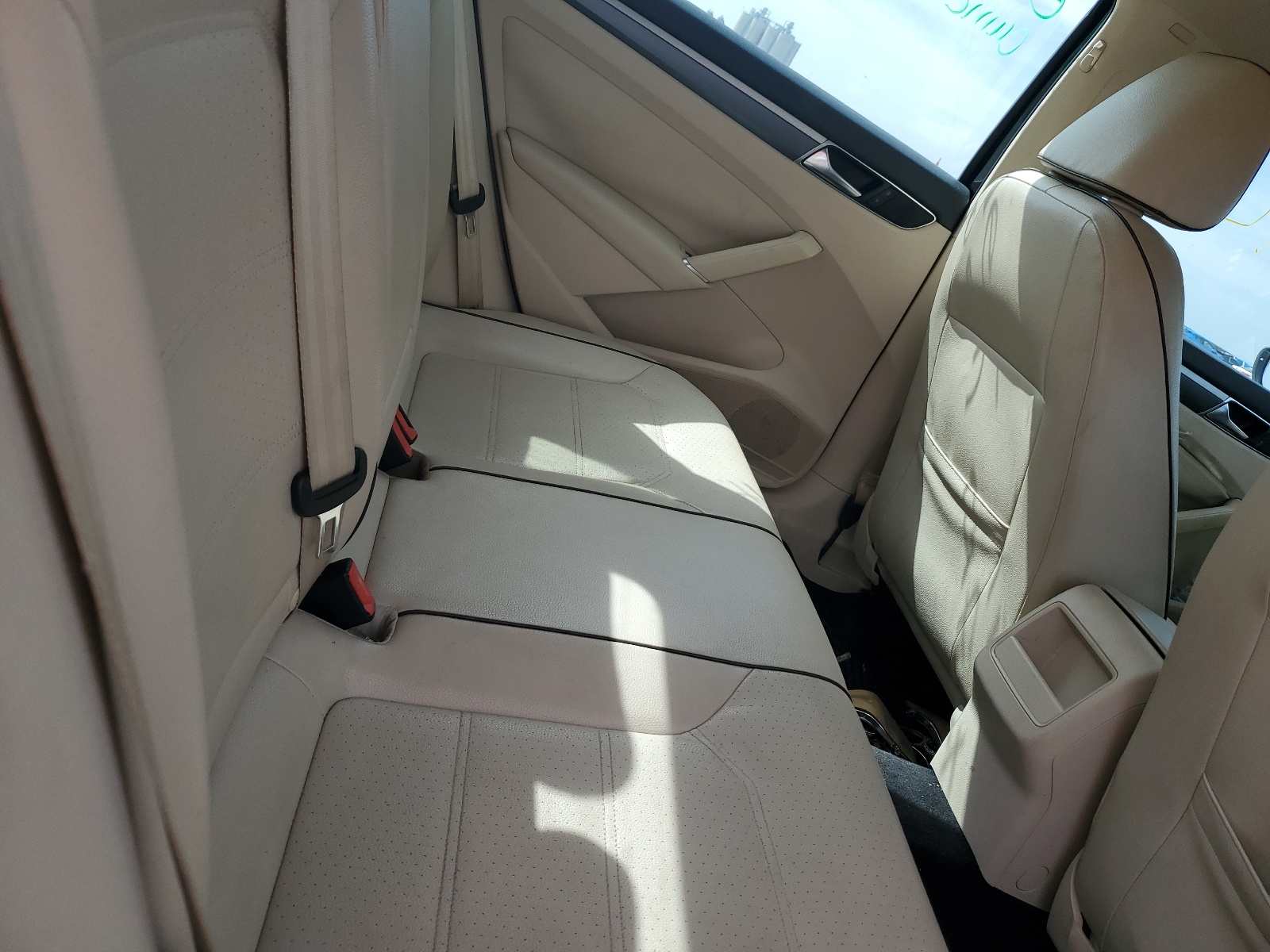 1VWDT7A32HC003287 2017 Volkswagen Passat R-Line