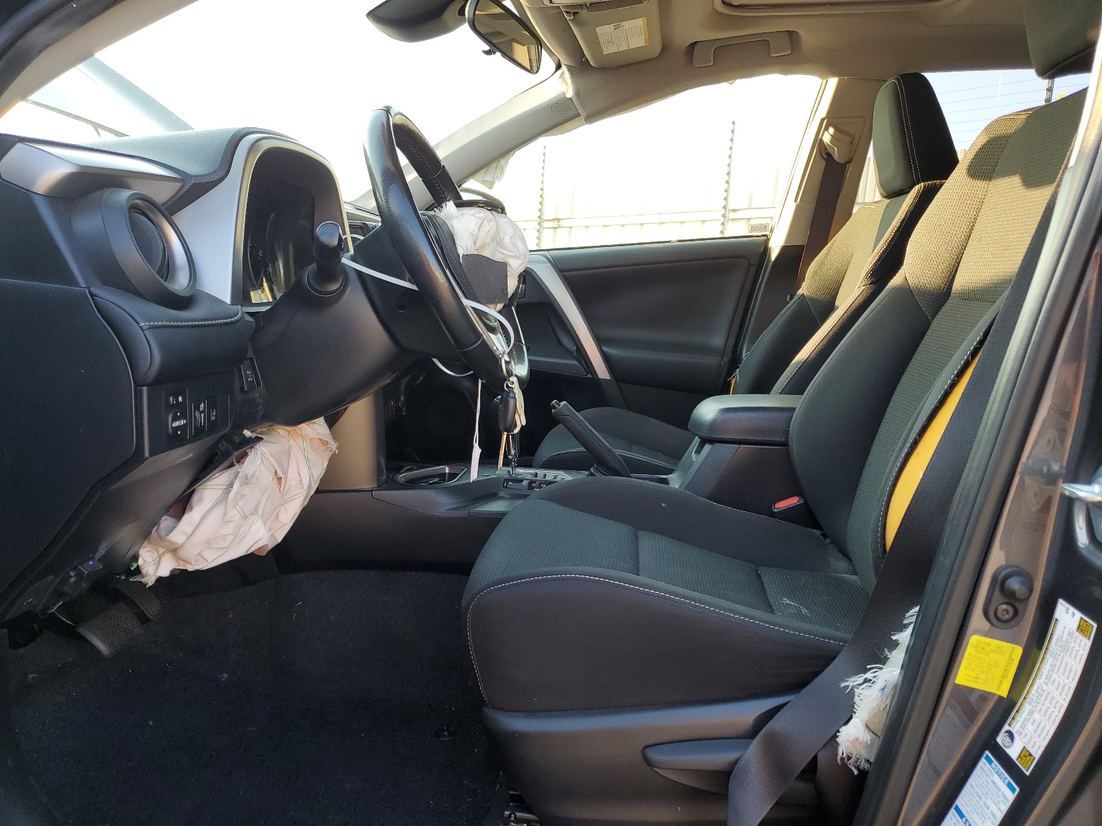 JTMRFREVXHJ707000 2017 Toyota Rav4 Xle