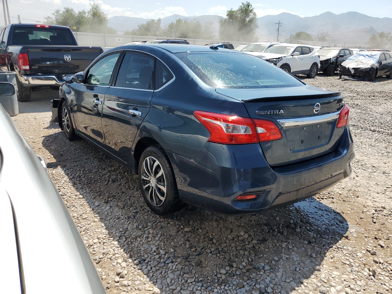 2016 Nissan Sentra S vin: 3N1AB7AP5GY216982