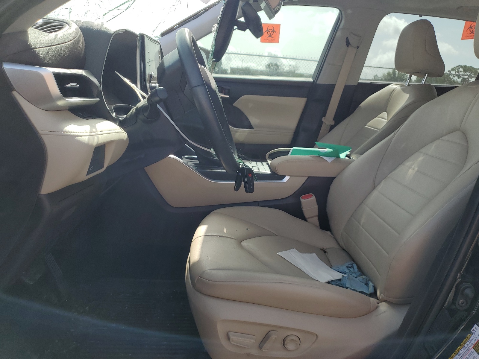 5TDGZRBH2NS587074 2022 Toyota Highlander Xle