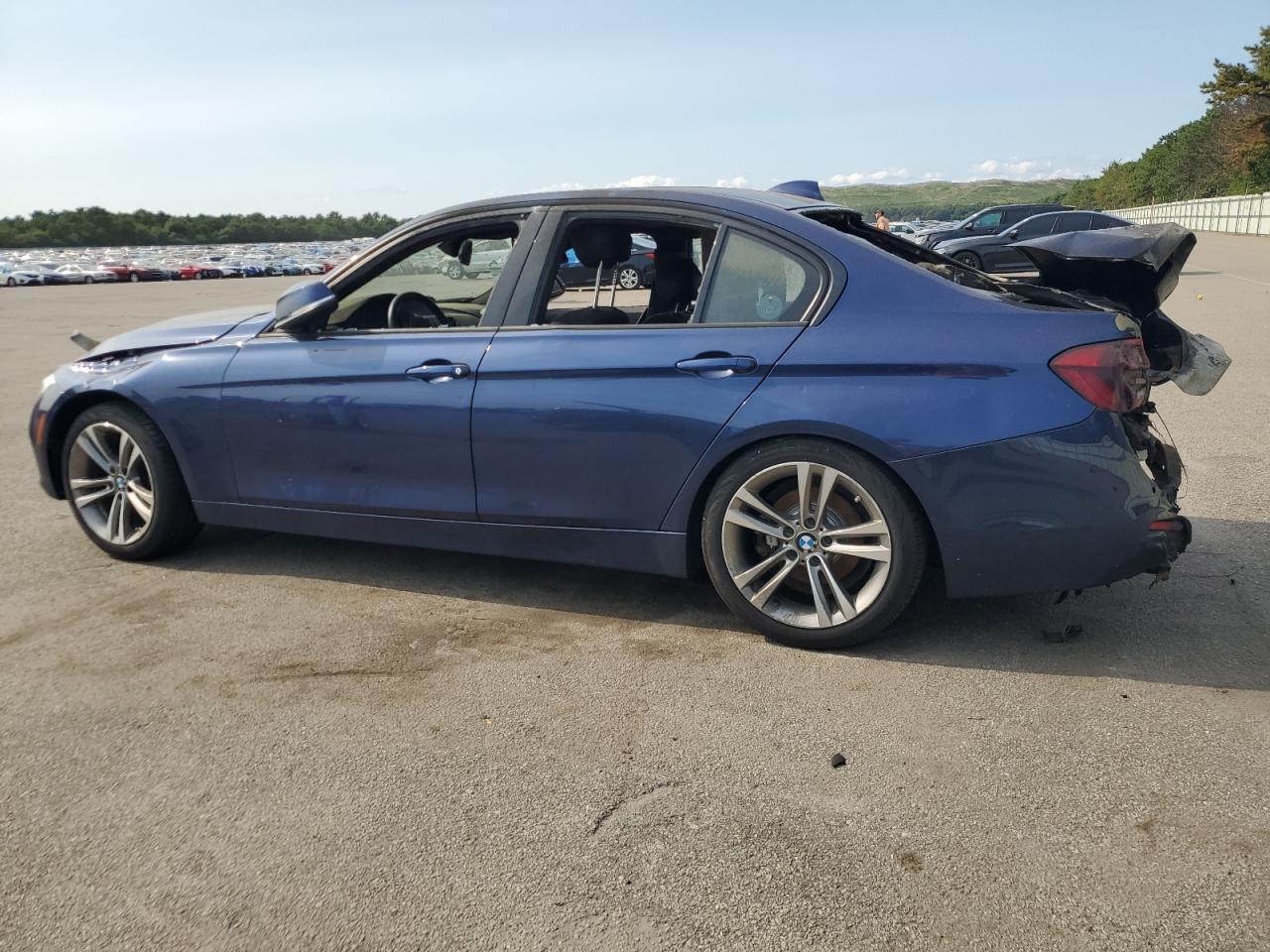 VIN WBA8E3C54GK503569 2016 BMW 3 SERIES no.2