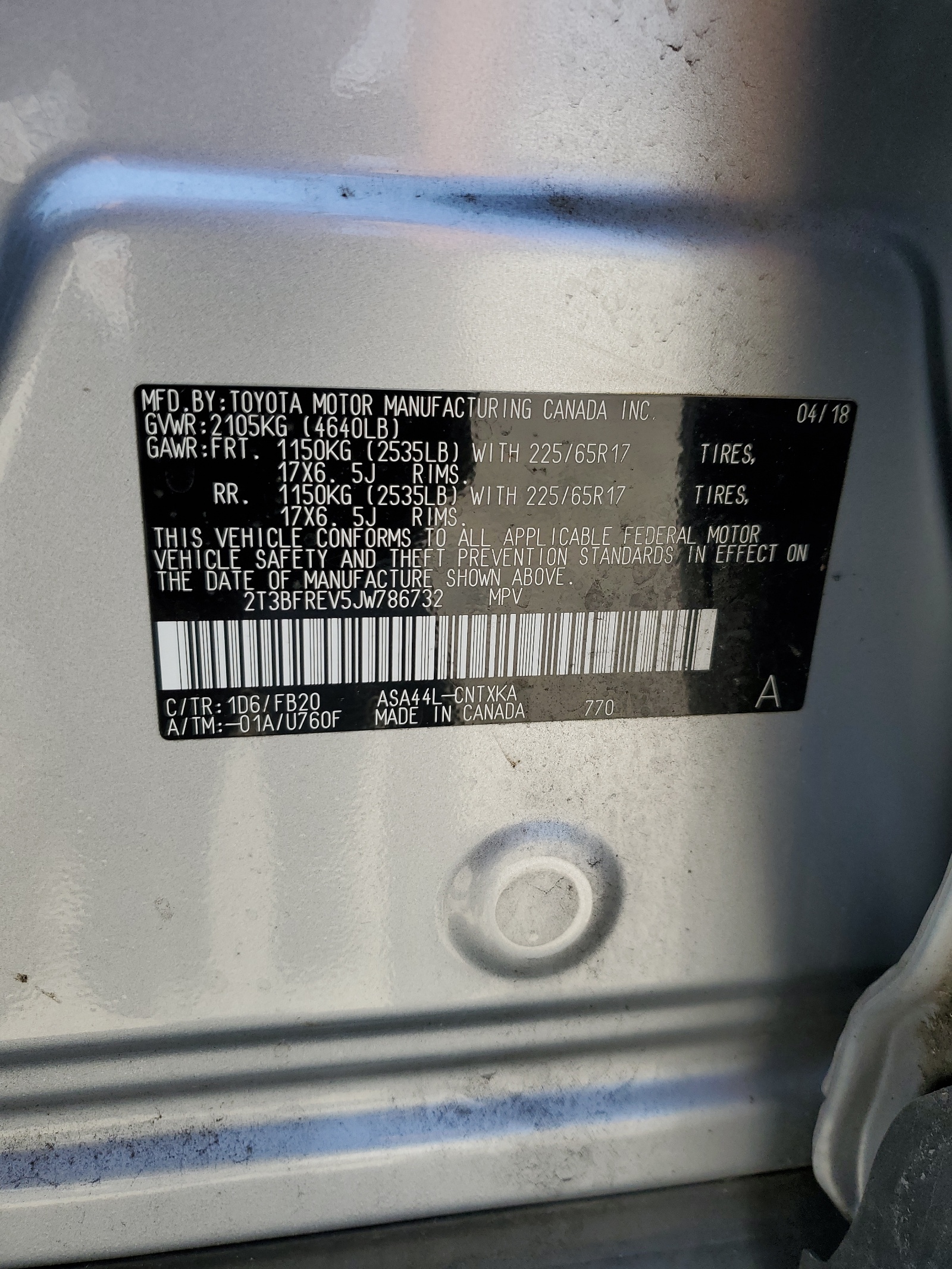 2T3BFREV5JW786732 2018 Toyota Rav4 Le