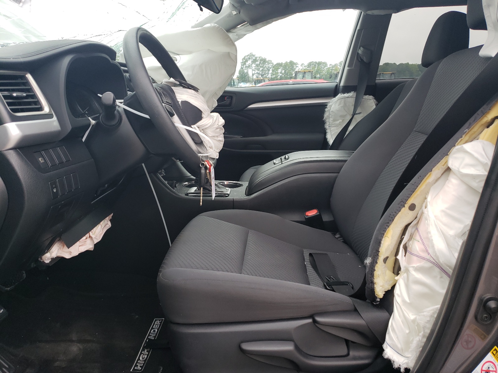 5TDZARFHXKS058803 2019 Toyota Highlander Le