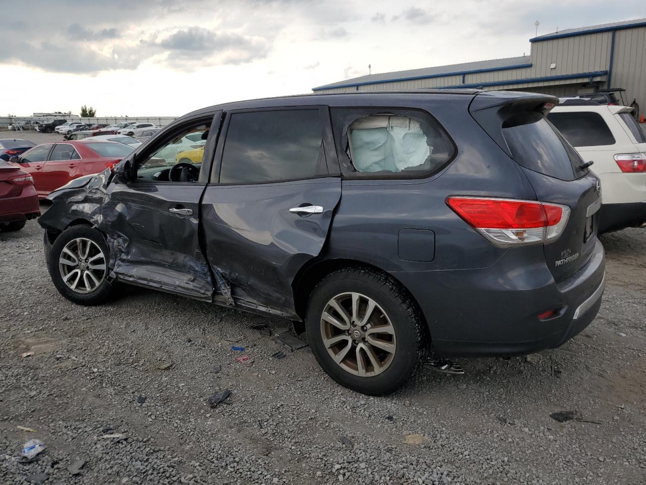 2014 Nissan Pathfinder - Image 2