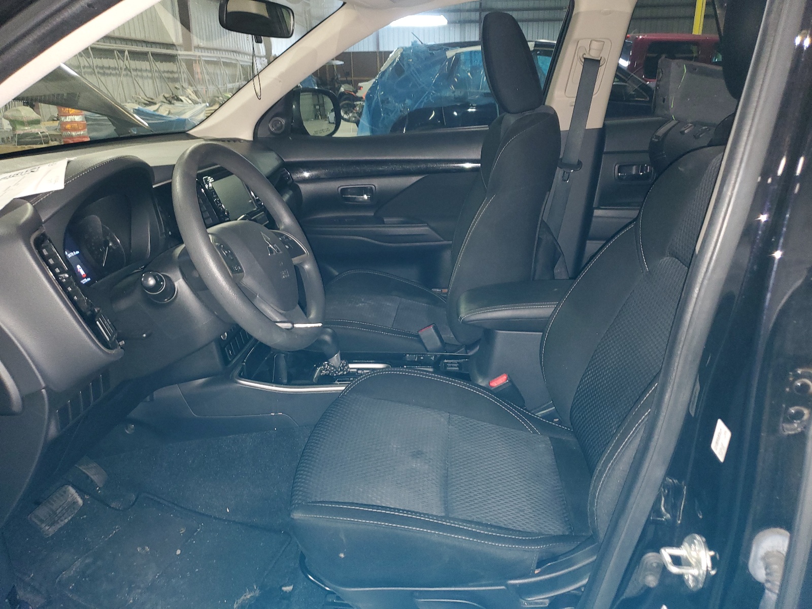 JA4AD2A35KZ037583 2019 Mitsubishi Outlander Es