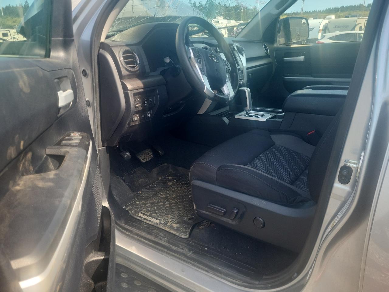 5TFUY5F17JX696064 2019 Toyota Tundra Double Cab Sr