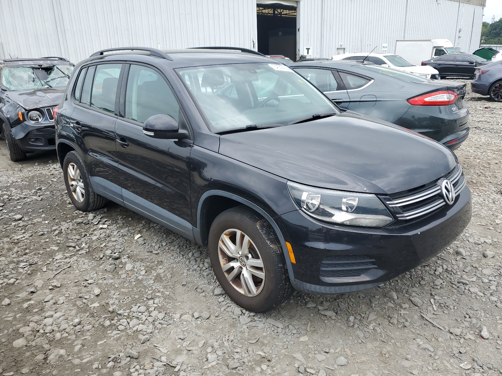 2016 Volkswagen Tiguan S vin: WVGAV7AX8GW546901