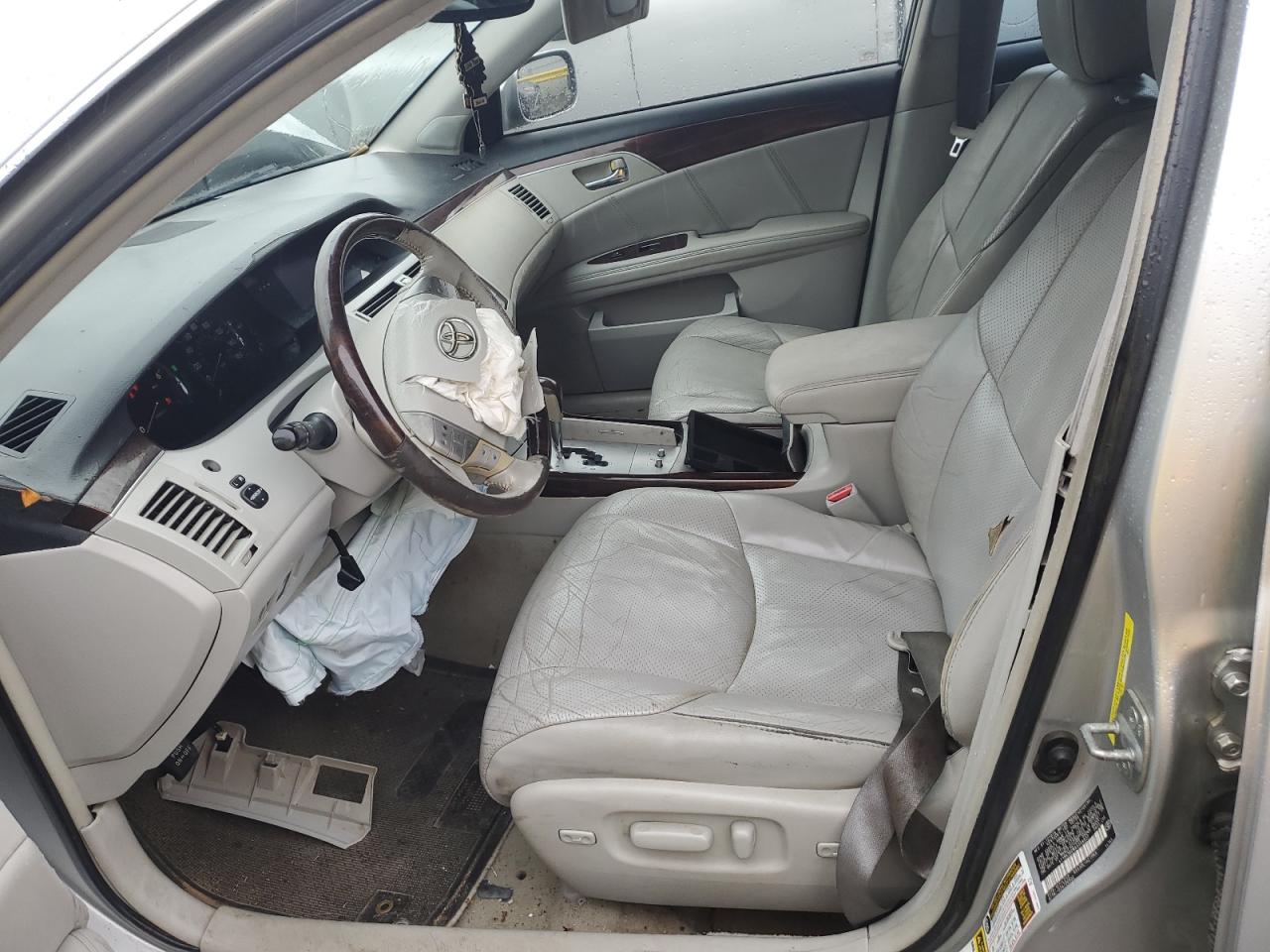 2010 Toyota Avalon - Image 7
