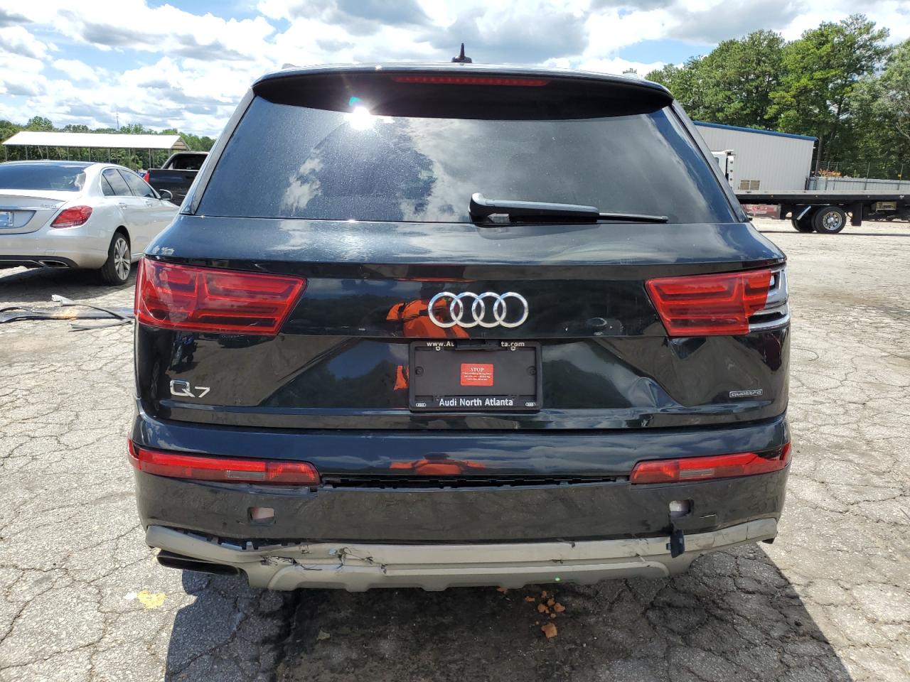 WA1AHAF72JD028636 2018 Audi Q7 Premium