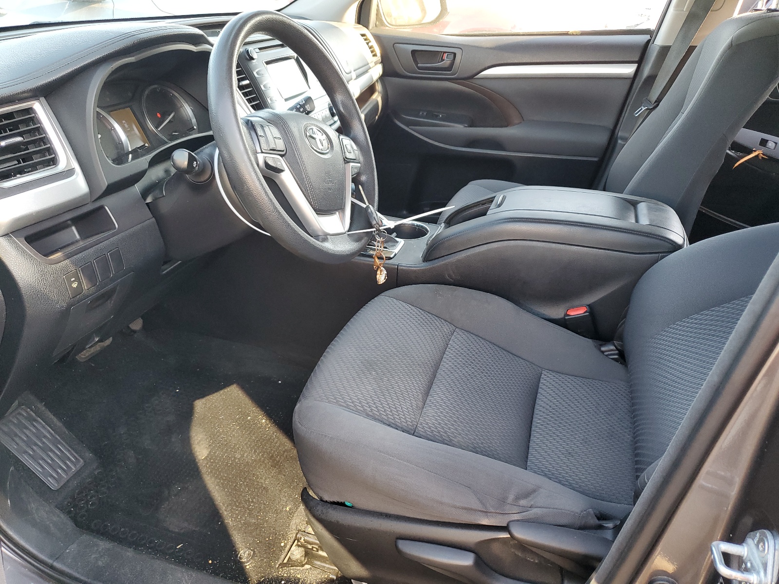 5TDZARFH0FS014265 2015 Toyota Highlander Le