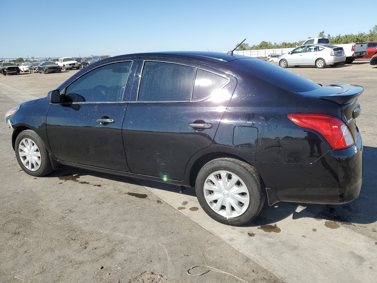 2015 Nissan Versa S vin: 3N1CN7AP1FL915814