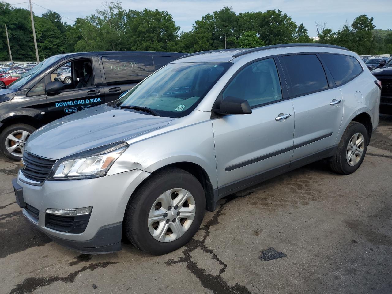 2017 Chevrolet Traverse Ls zu verkaufen in Marlboro, NY - Minor Dent/Scratches