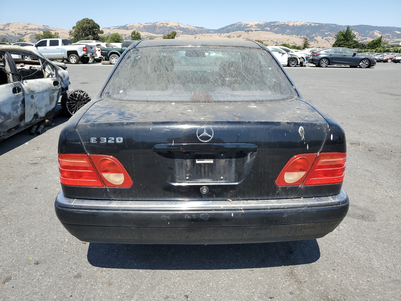 WDBJF65F7WA653879 1998 Mercedes-Benz E 320