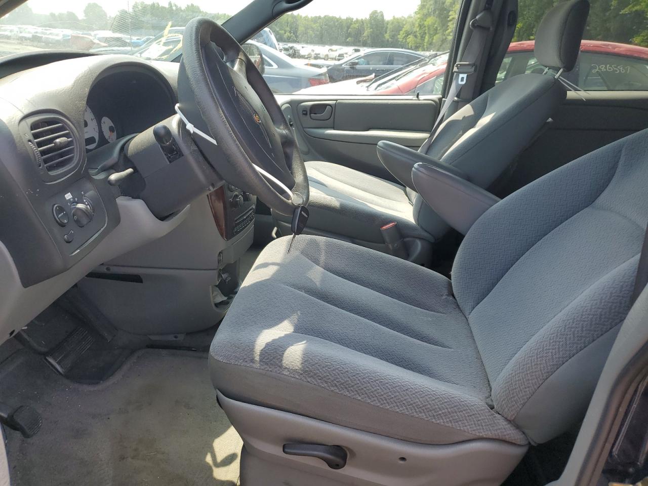 2004 Chrysler Town & Country Lx VIN: 2C8GP44R94R576593 Lot: 65043434