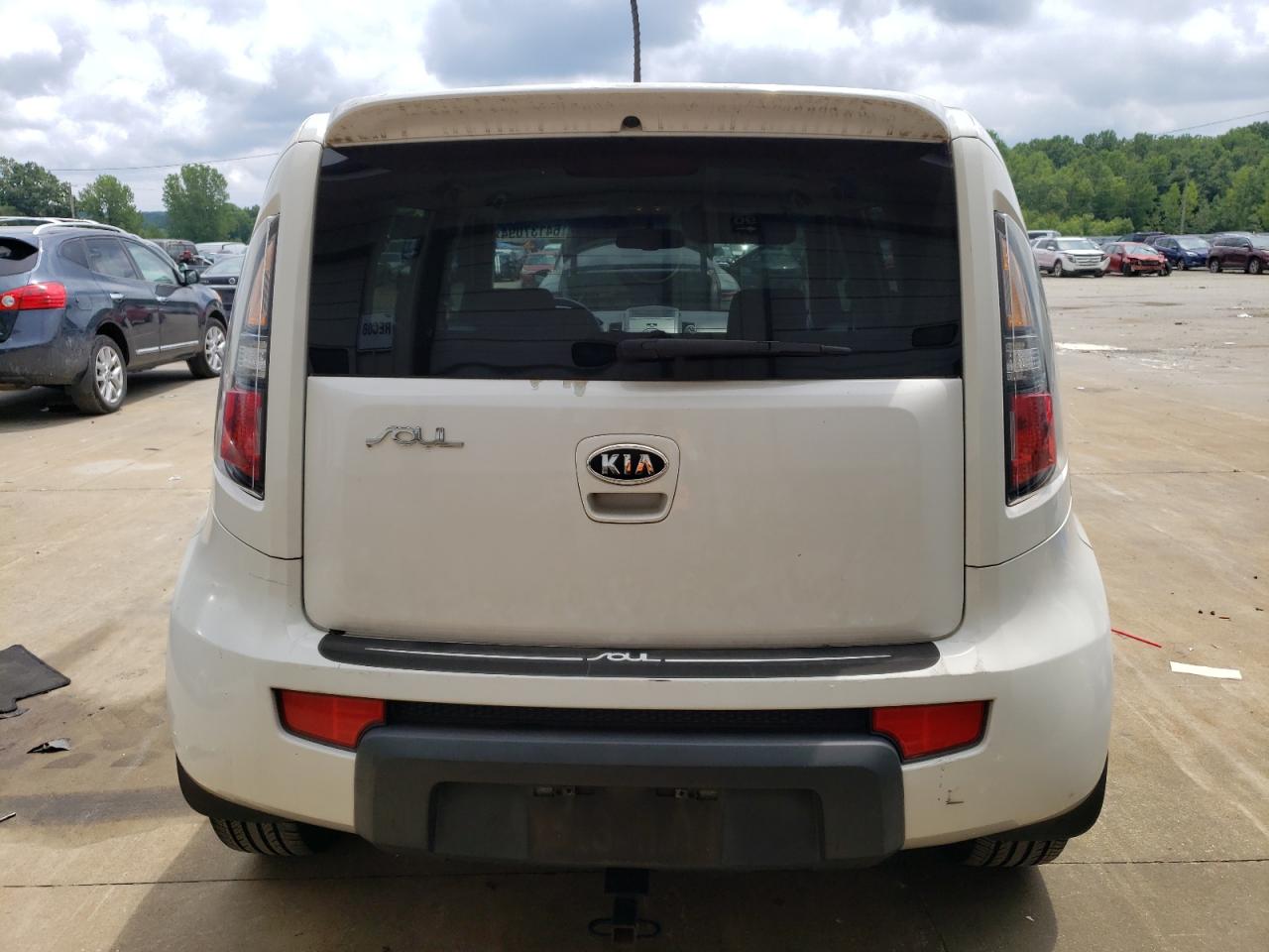 2011 Kia Soul + VIN: KNDJT2A29B7321648 Lot: 64137094