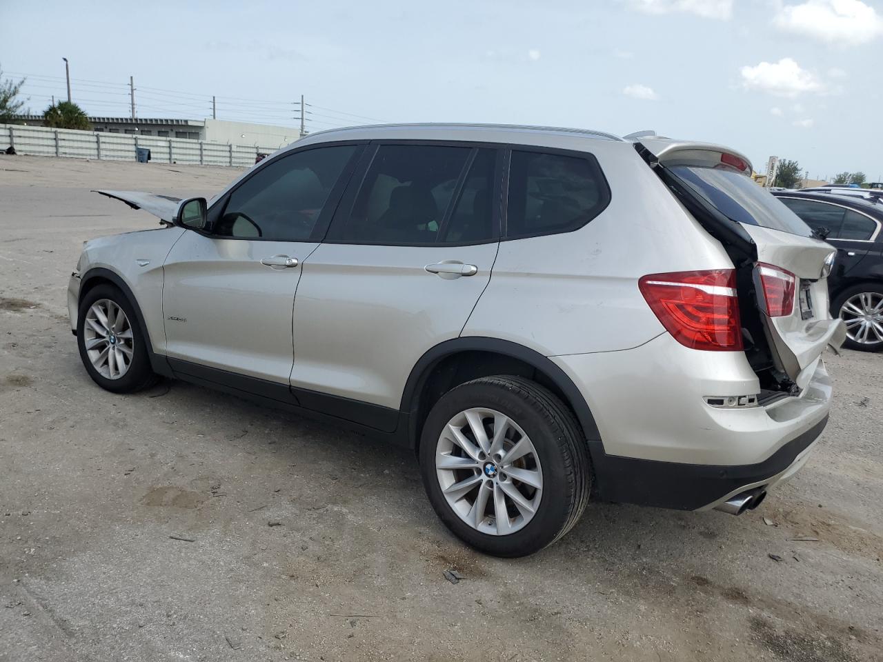 VIN 5UXWX9C58F0D59916 2015 BMW X3 no.2