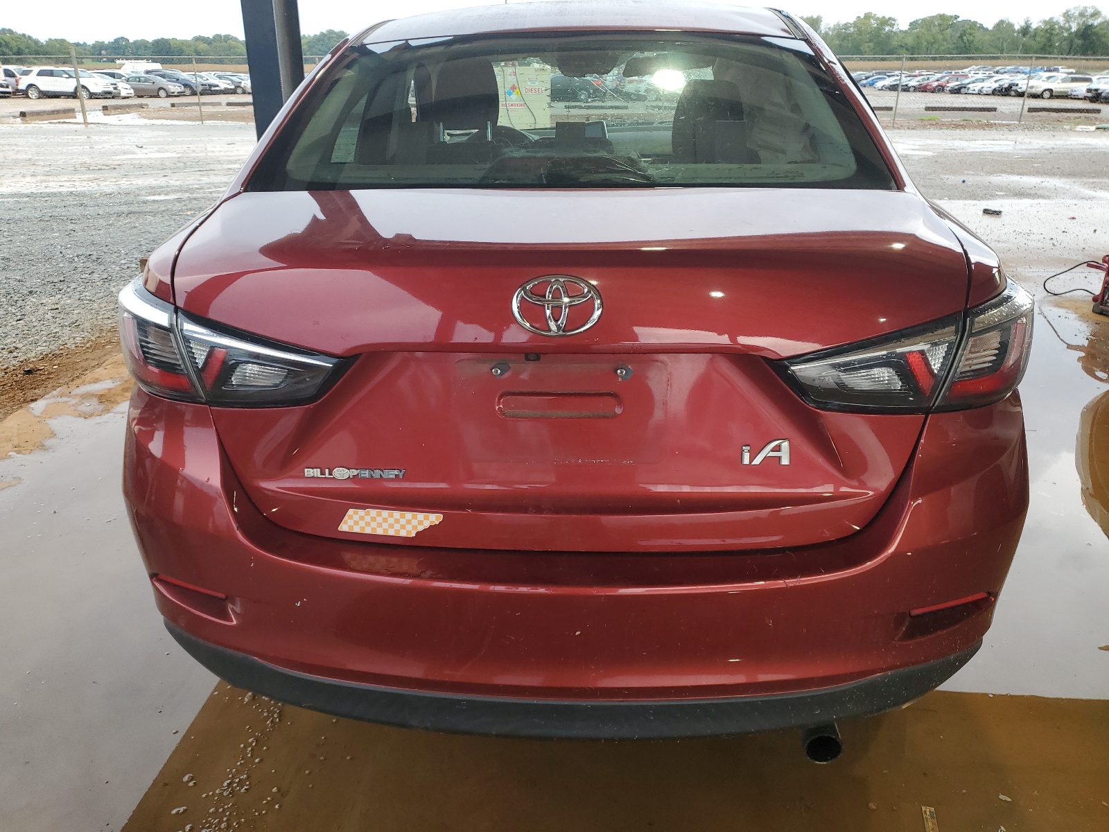 3MYDLBYV8JY327128 2018 Toyota Yaris Ia