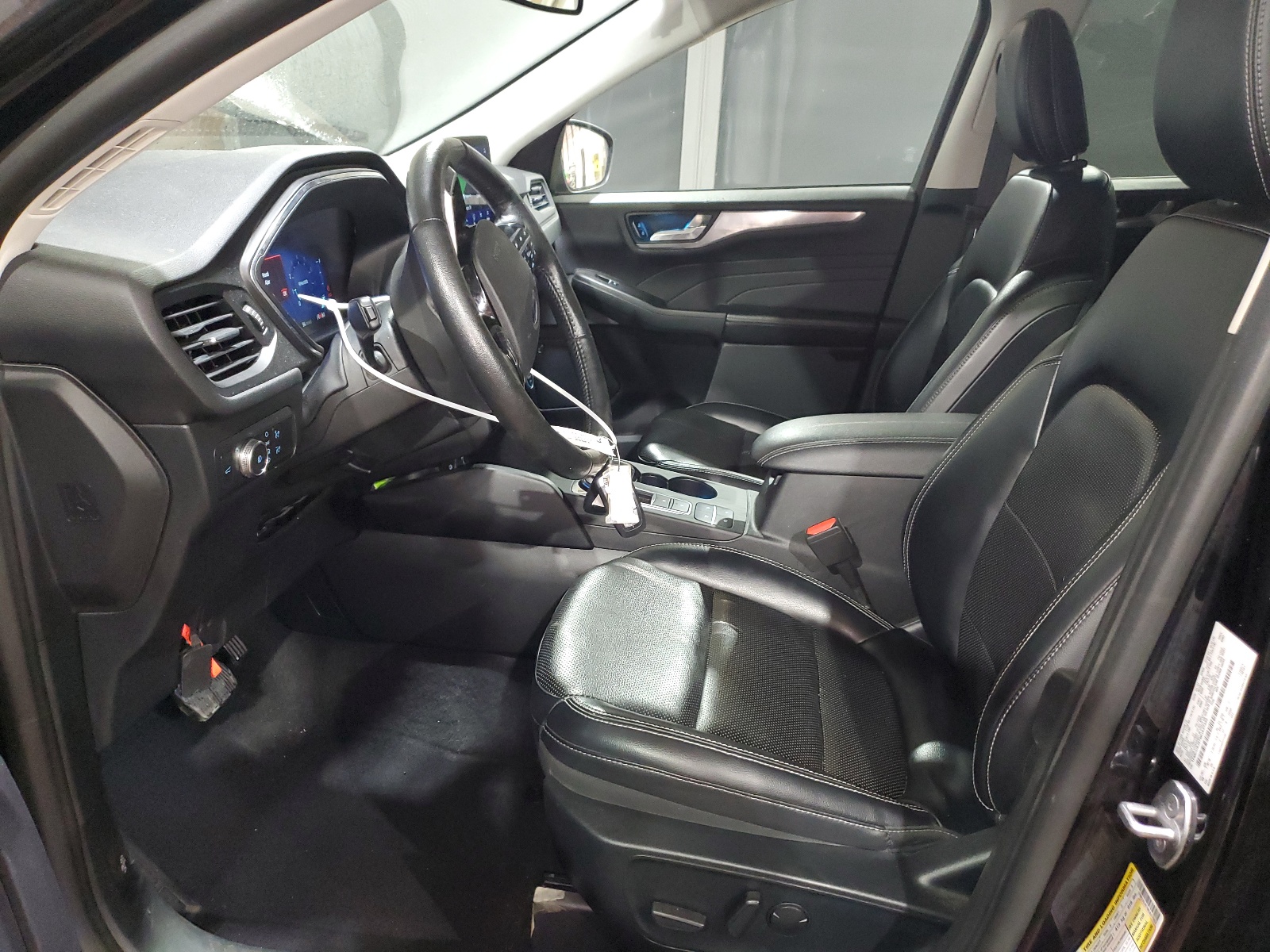 1FMCU9J97MUA57552 2021 Ford Escape Titanium