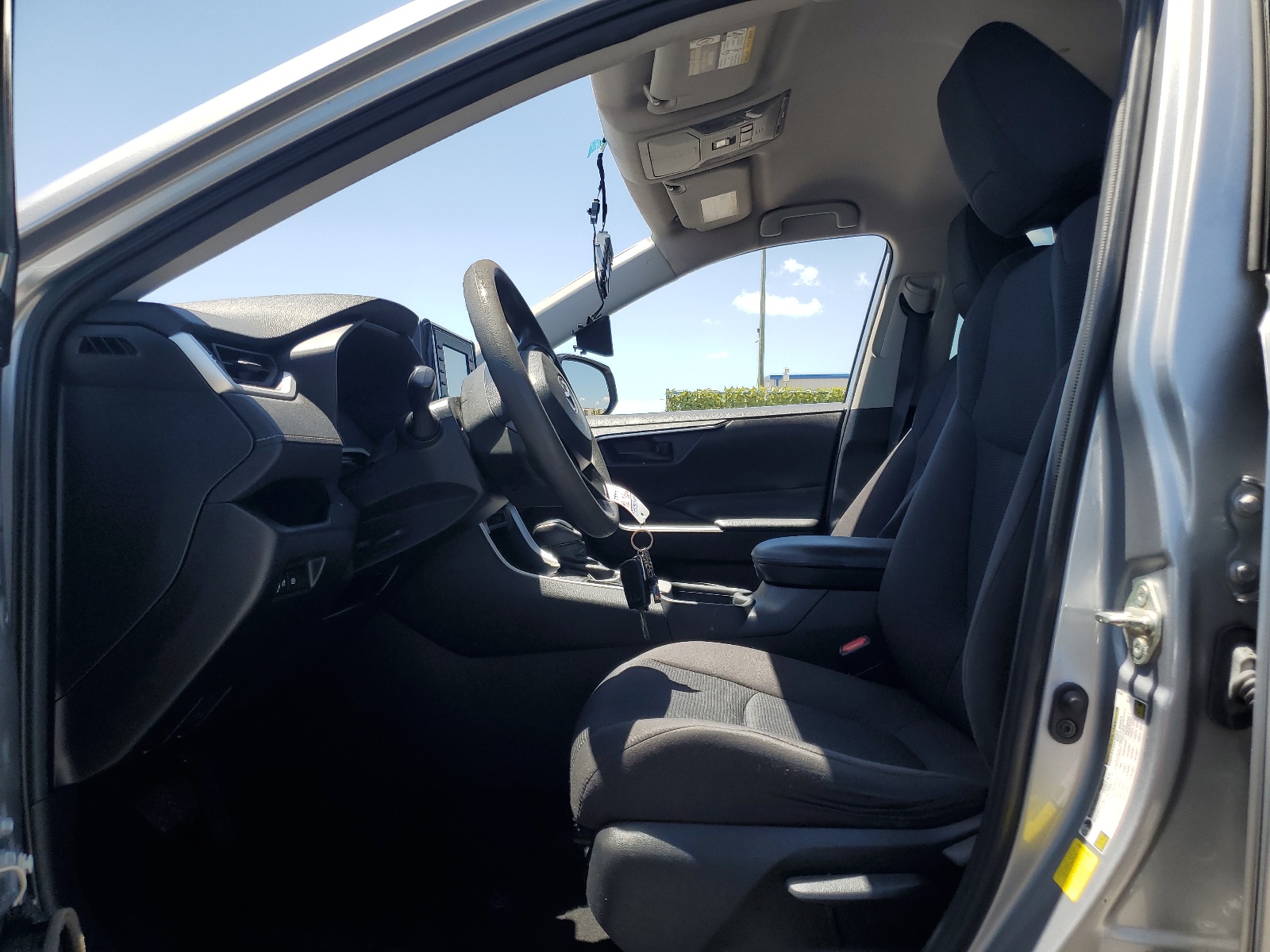 2T3H1RFVXLC070923 2020 Toyota Rav4 Le