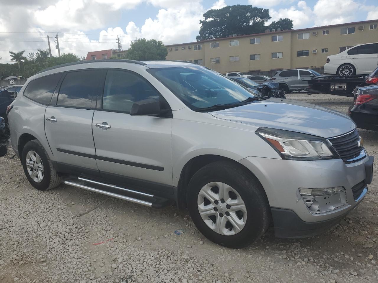 VIN 1GNKRFED9FJ342442 2015 CHEVROLET TRAVERSE no.4