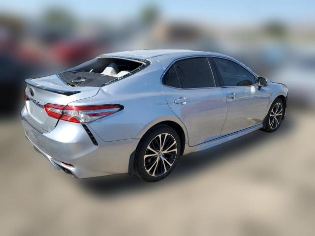  TOYOTA CAMRY 2018 Сріблястий