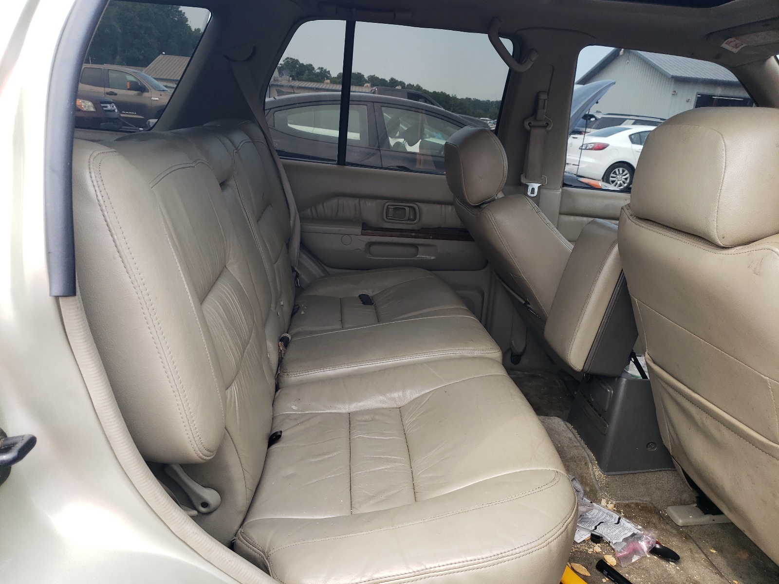 JNRAR05YXWW039581 1998 Infiniti Qx4