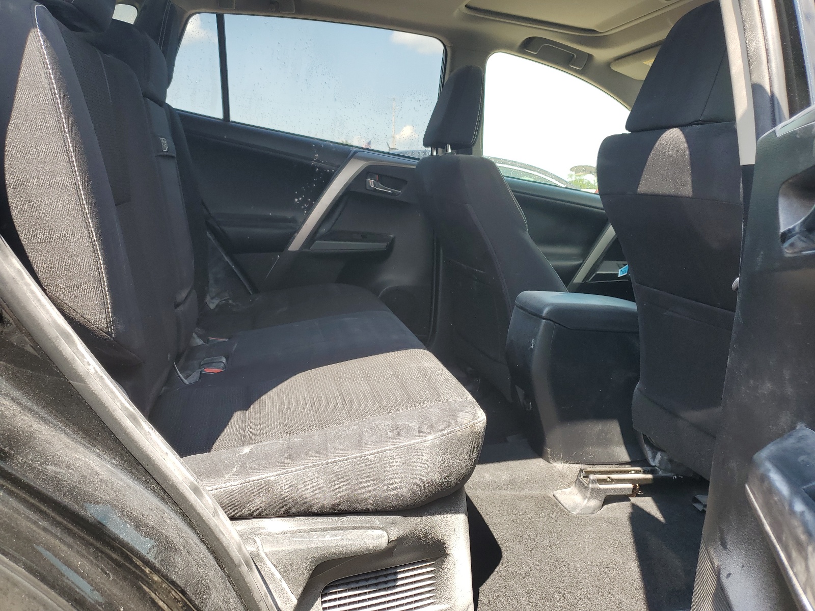 JTMRJREVXHD130014 2017 Toyota Rav4 Hv Le