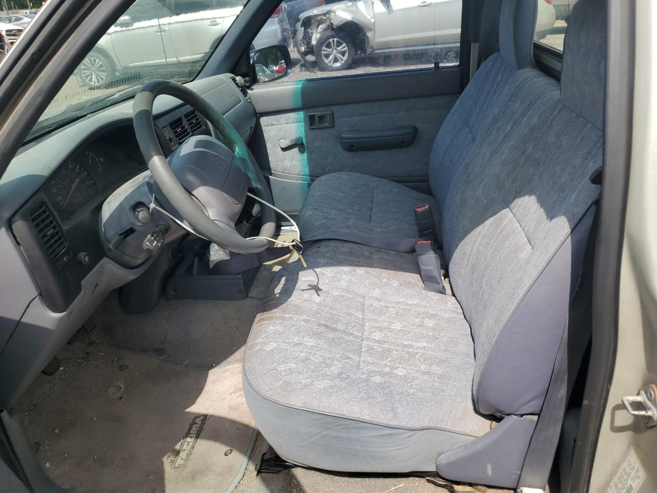 2000 Toyota Tacoma VIN: 4TANL42N8YZ641381 Lot: 61874784